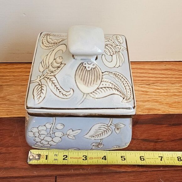 2 Decorative Chinese Porcelain Floral Jars for Tea or Giner - Picture 3 of 6